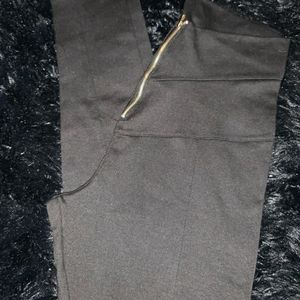 Zipper front, black leggings